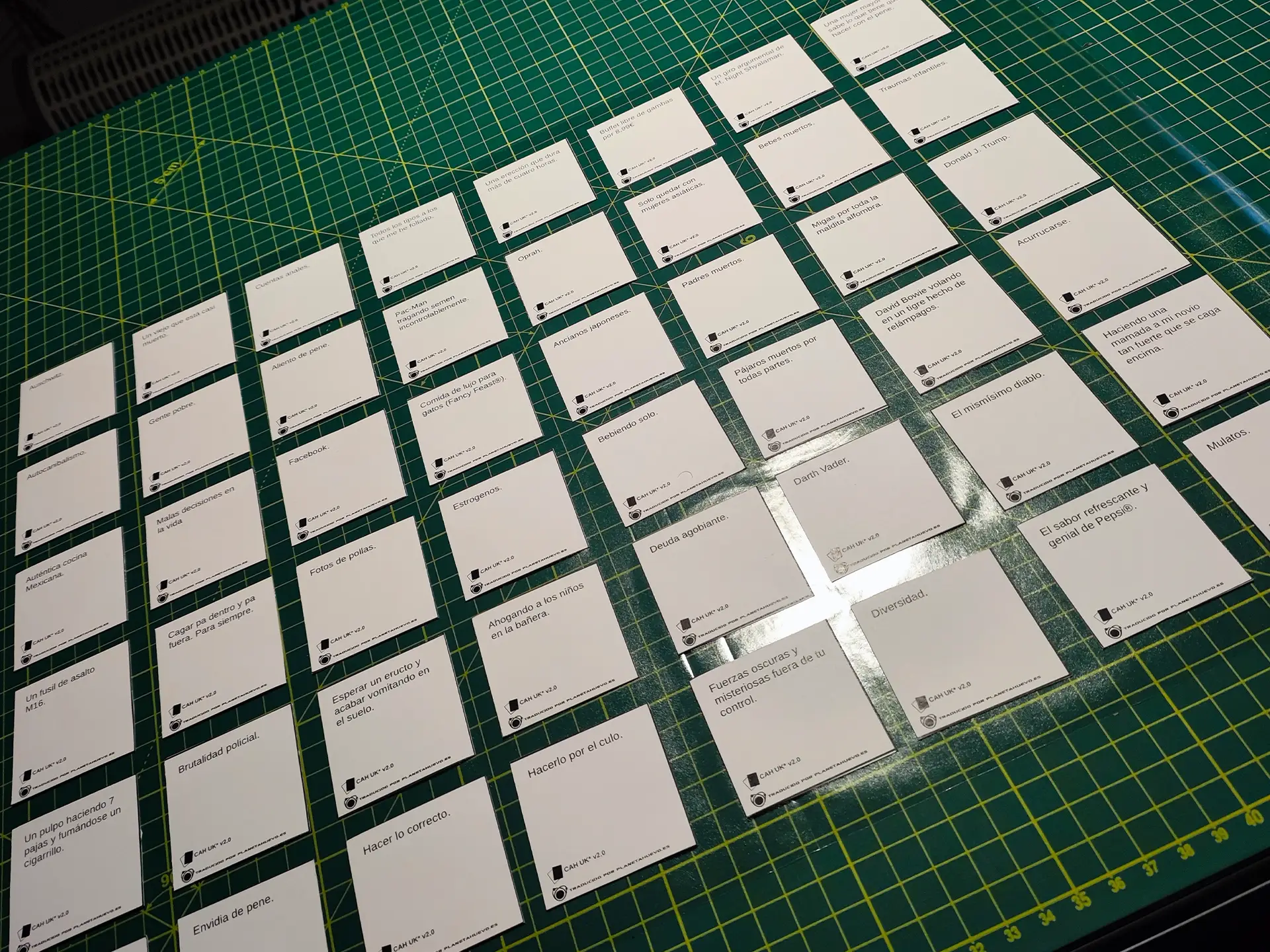 Cartas contra la Humanidad - Plastificado y Recorte Cartas Juego